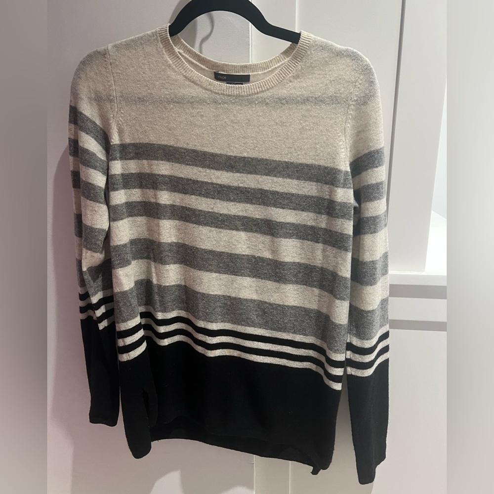 VINCE sweater